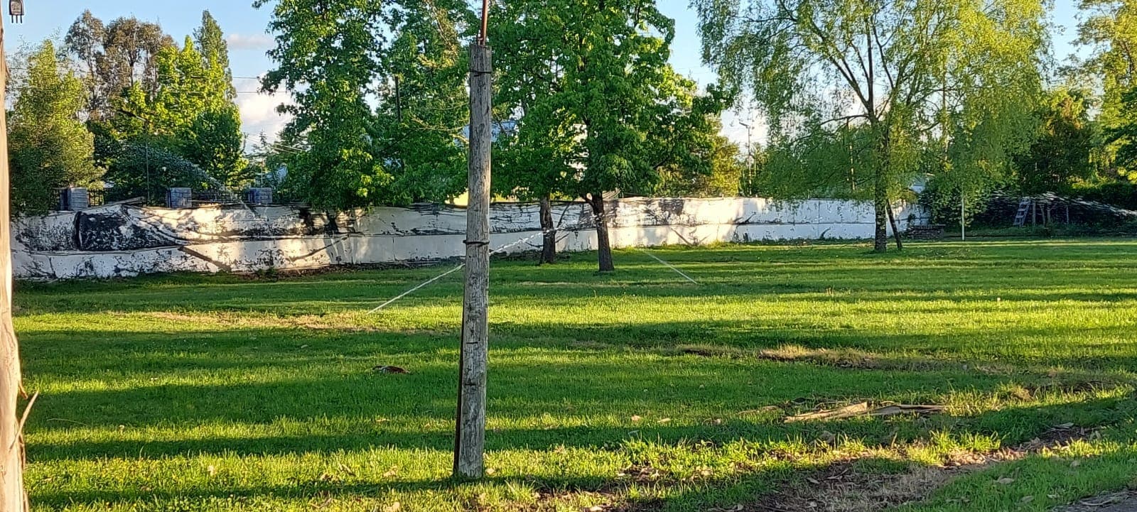 Jardín con riego tecnificado